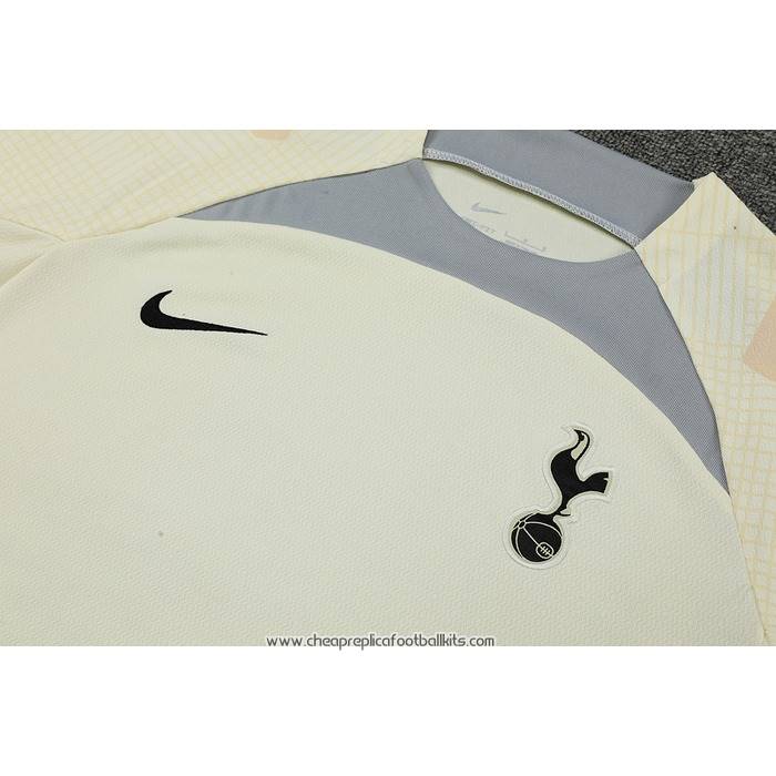 Tracksuit
 Tottenham Hotspur 2022-2023 Short Sleeve
 Beige - Shorts
